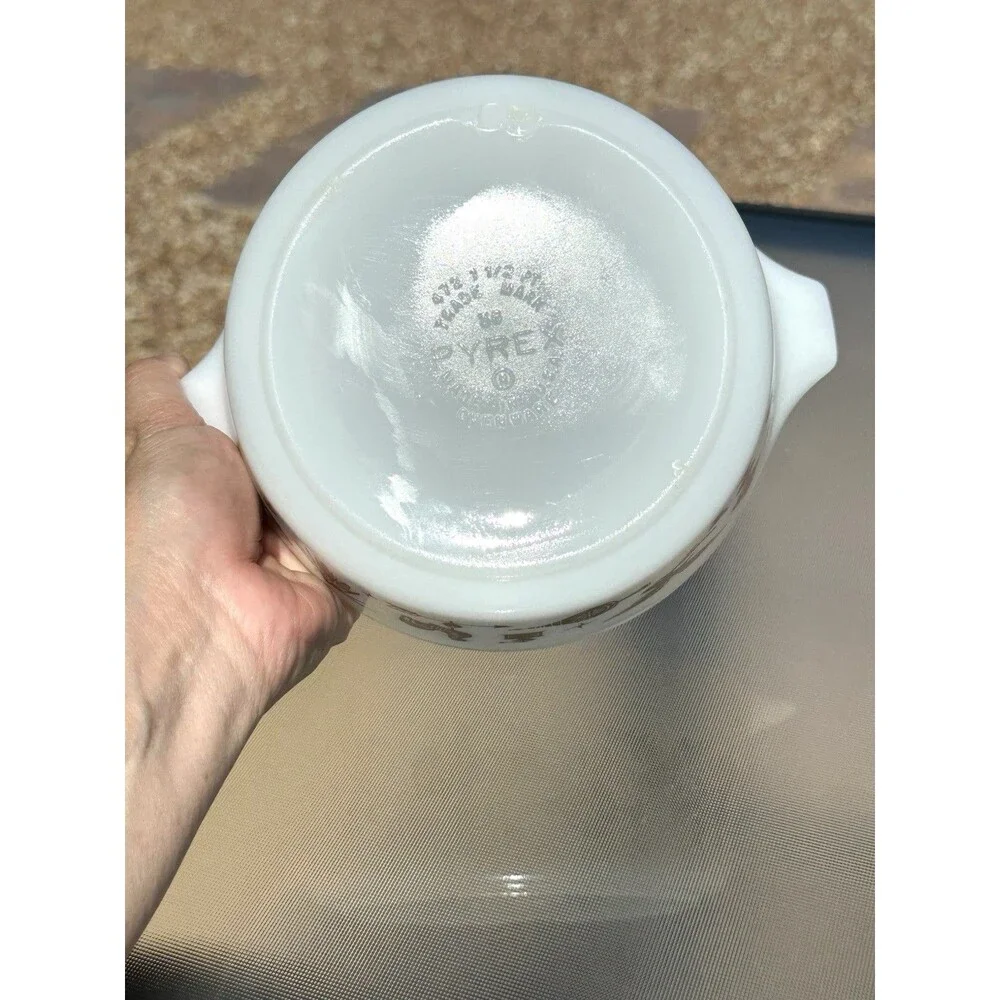 VTG PYREX Early American 1.5 Pint 472 Round Casserole Dish Milky White & Brown